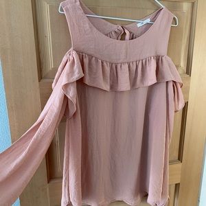 Peekaboo shoulder blouse in rose